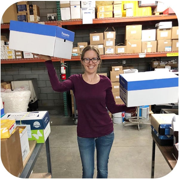 delivery-picture-girl Customer